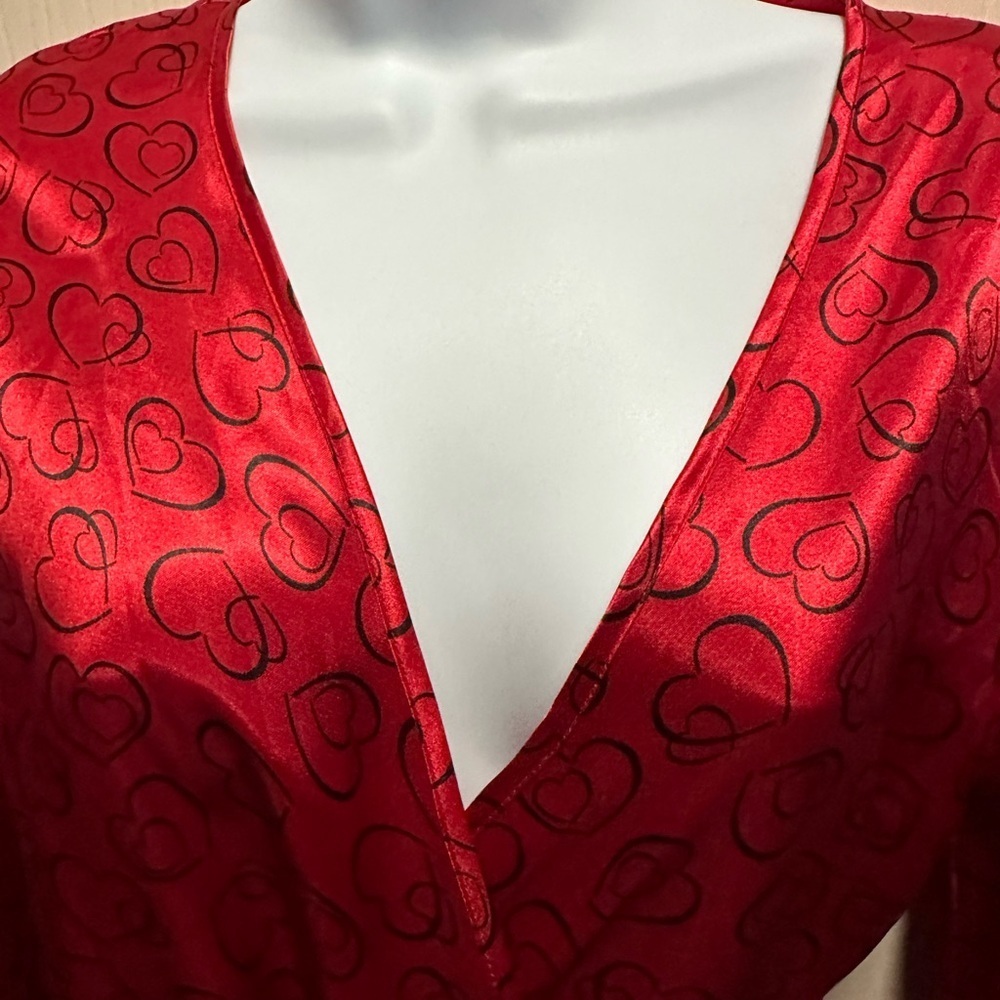 ✨❤️Morgan Taylor Red Velvet Wrap Robe with Ruffled Cuffs✨❤️ - Picture 3 of 16